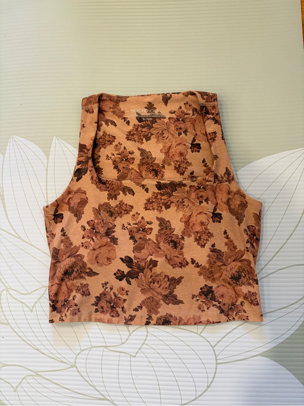 Beyond Yoga Rose Floral Square-Neck Crop Tank in Peachy Brown Tan Size XL